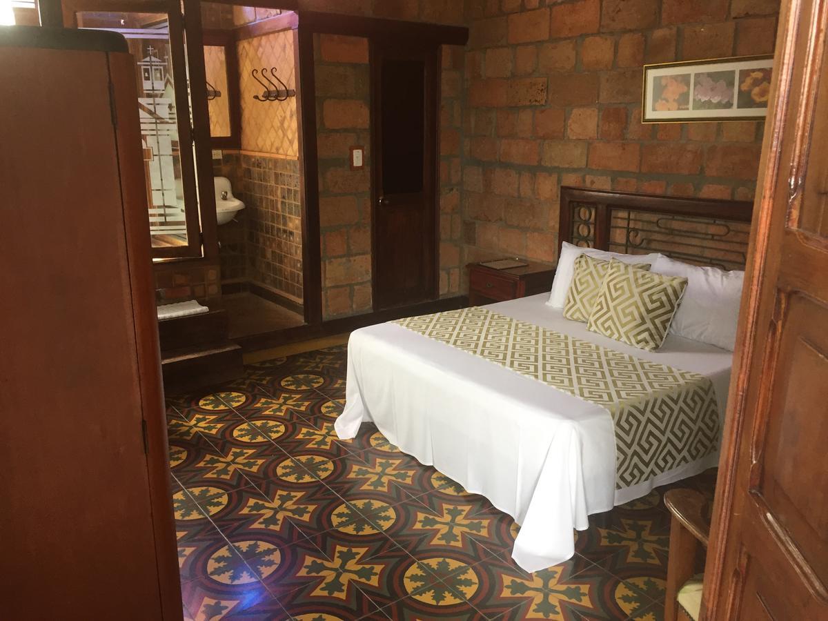 Hosteria De La Plaza Menor Santa Fe de Antioquia Exterior photo